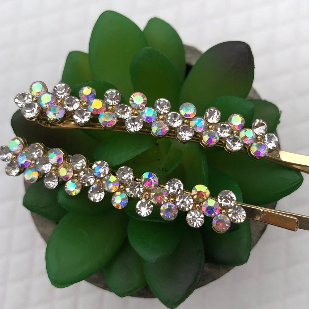 Beautiful sparkly hair accessory.  Sparkly & EyeCatcher ✨